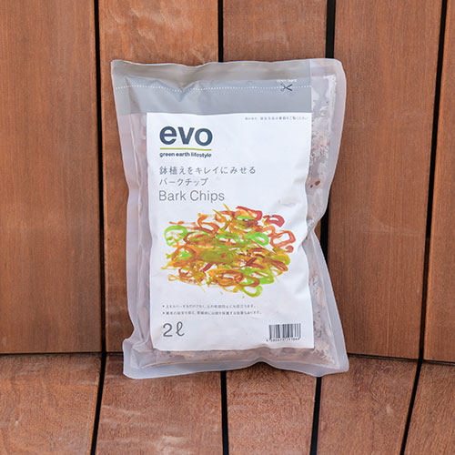 evo 鉢植えをｷﾚｲにみせるﾊﾞｰｸﾁｯﾌﾟ　2L